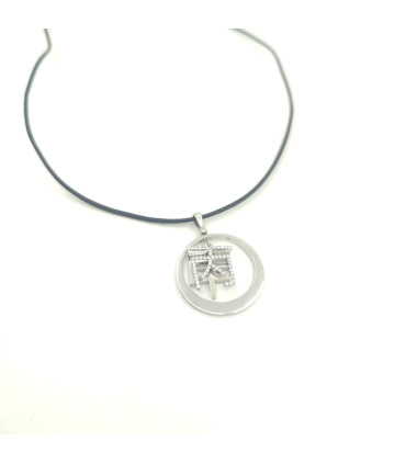 gümüş "şans ve bolluk" sembollü siyah deri kolye