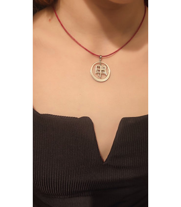 gümüş sembollü "şans ve gelir" kırmızı deri kolye